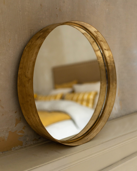 Pati Mirror