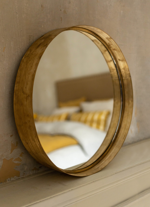 Pati Mirror