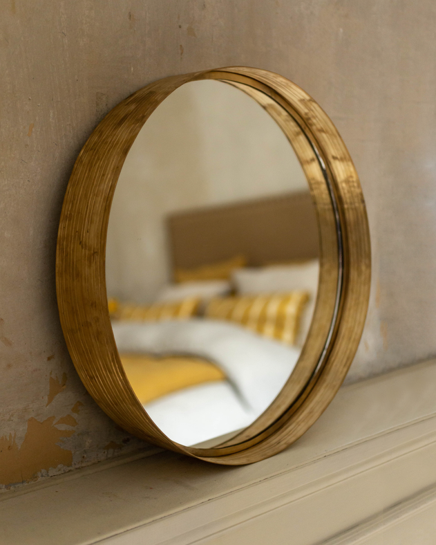 Pati Mirror