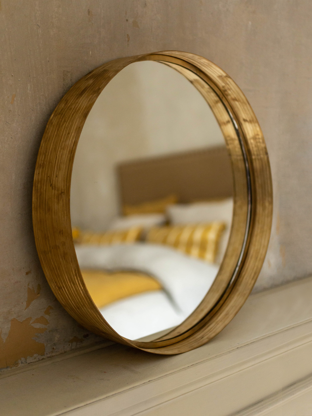 Pati Mirror