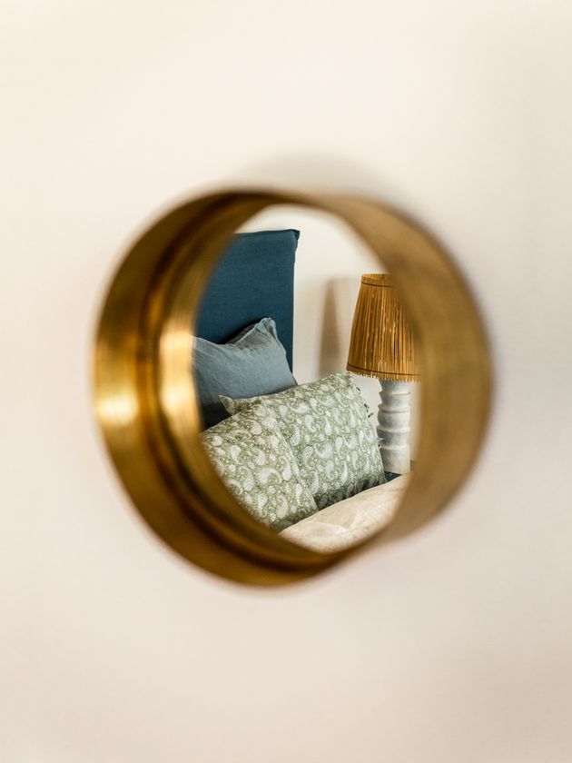 Pati Mirror