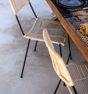 Chaise blanche pour votre table du salon