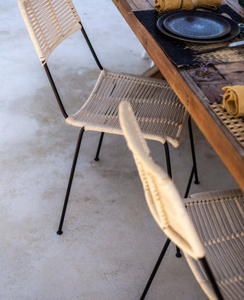 Chaise blanche pour votre table du salon