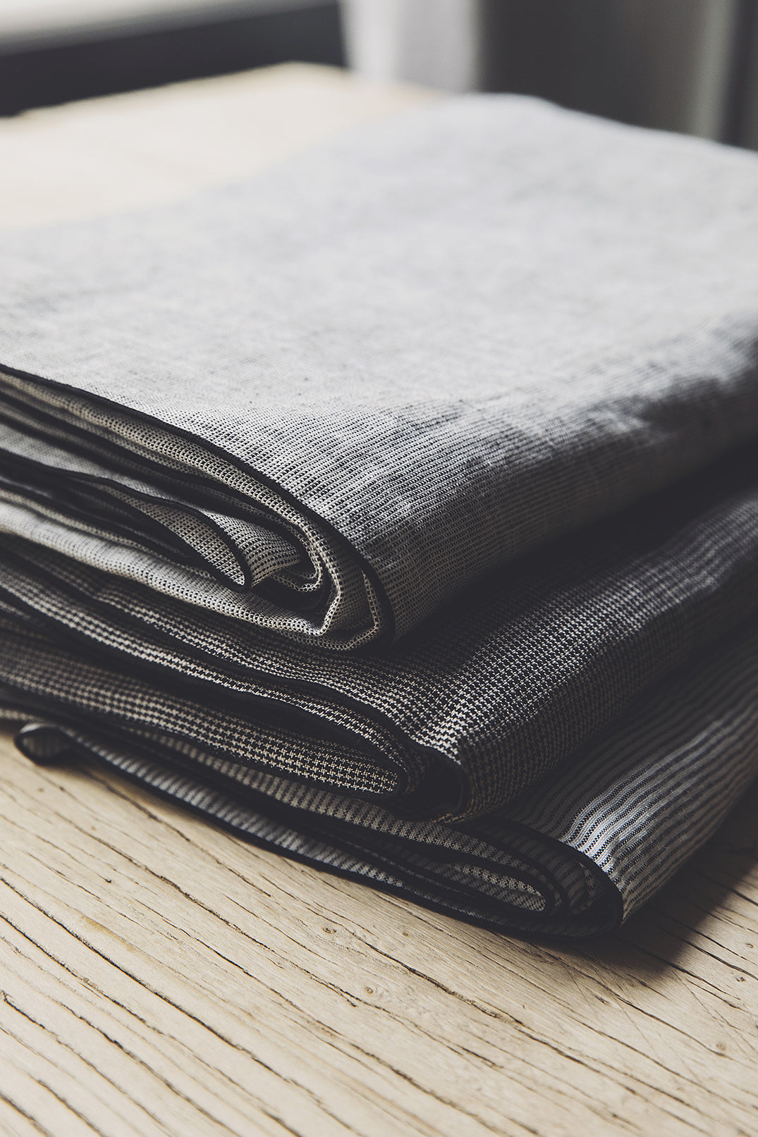 Présentation des 3 modèles de la nappe en lin fil à fil à motifs