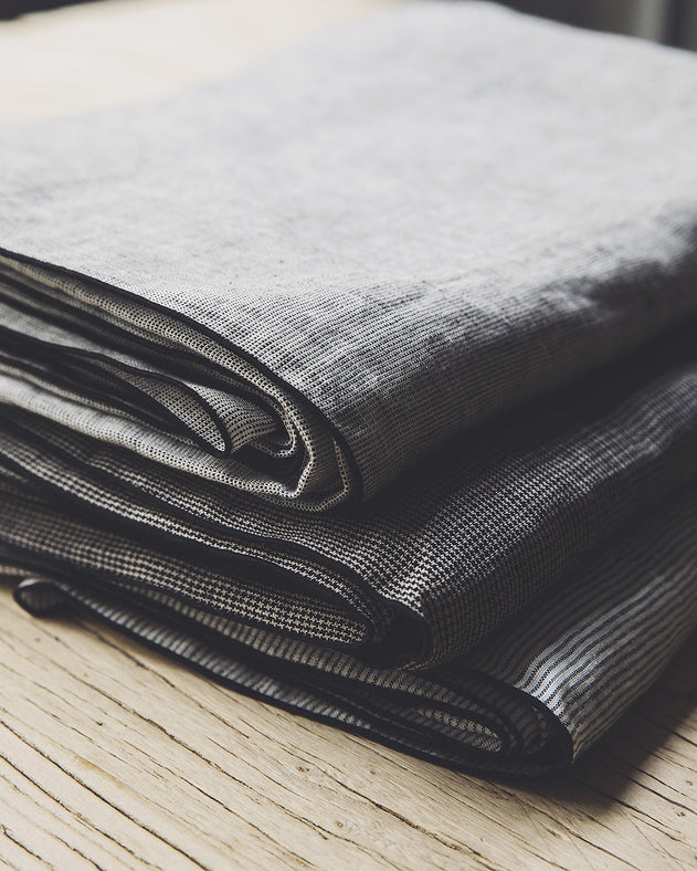 Présentation des 3 modèles de la nappe en lin fil à fil à motifs