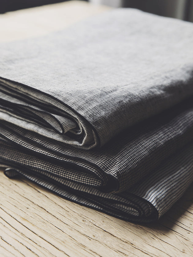 Présentation des 3 modèles de la nappe en lin fil à fil à motifs