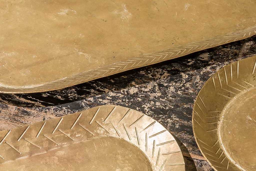 Set de 3 plateaux Dana en laiton doré et motifs en épis gravés à la main