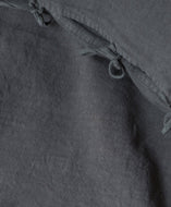 Linge de lit : drap housse en lin lavé gris foncé