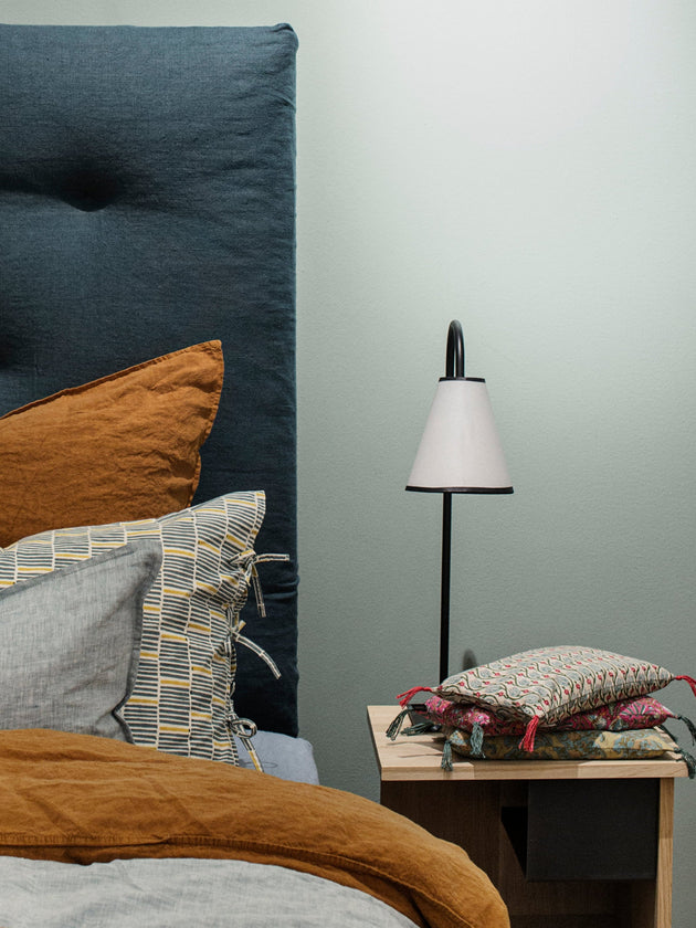 Pied de lampe à poser en acier brut noir