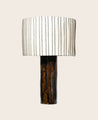 Packshot de la lampe Gaia en céramique avec l'abat-jour en papier Baco