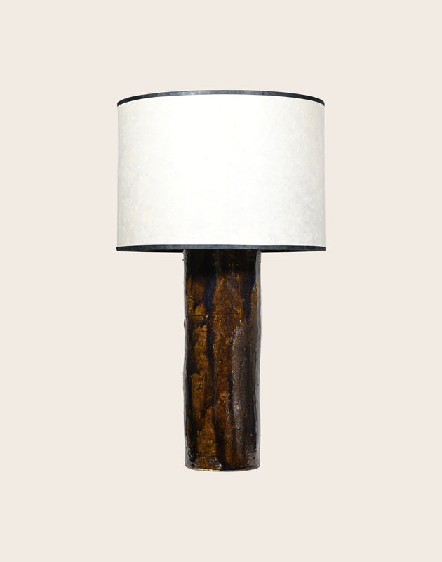 Pied de lampe à poser en Céramique Gaia créé en collaboration avec Grès Editions et son abat-jour en papier Leo