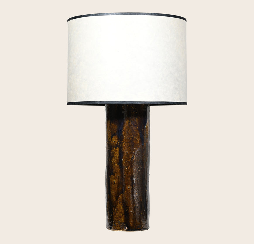 Pied de lampe à poser en Céramique Gaia créé en collaboration avec Grès Editions et son abat-jour en papier Leo