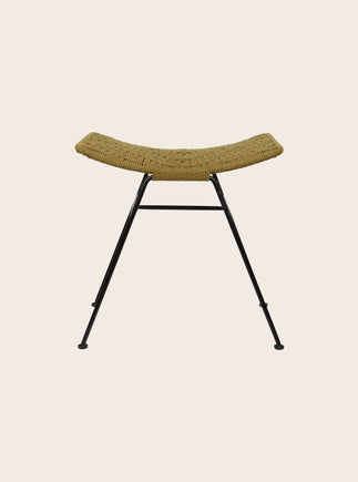 Packshot du tabouret murgi losange en coton tressé et fer en couleur havane.