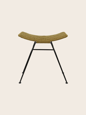 Packshot du tabouret murgi losange en coton tressé et fer en couleur havane.