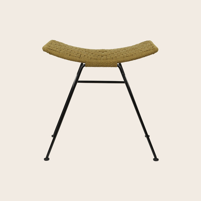 Packshot du tabouret murgi losange en coton tressé et fer en couleur havane.
