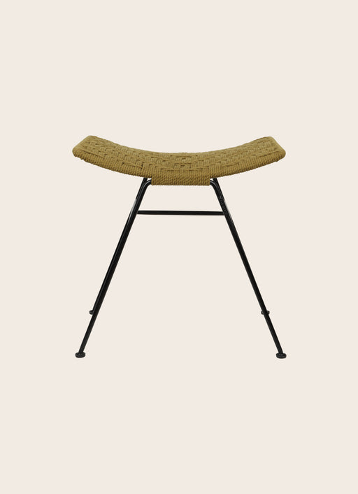 Packshot du tabouret murgi losange en coton tressé et fer en couleur havane.
