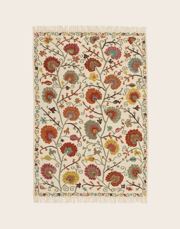 Tapis Lohdi en laine avec ses franges délicates et ses motifs fleuris colorés