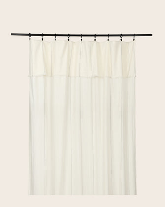 Rideau Lina à franges en khadi de coton biologique couleur Charcoal avec de délicats pointillés noirs sur le voile