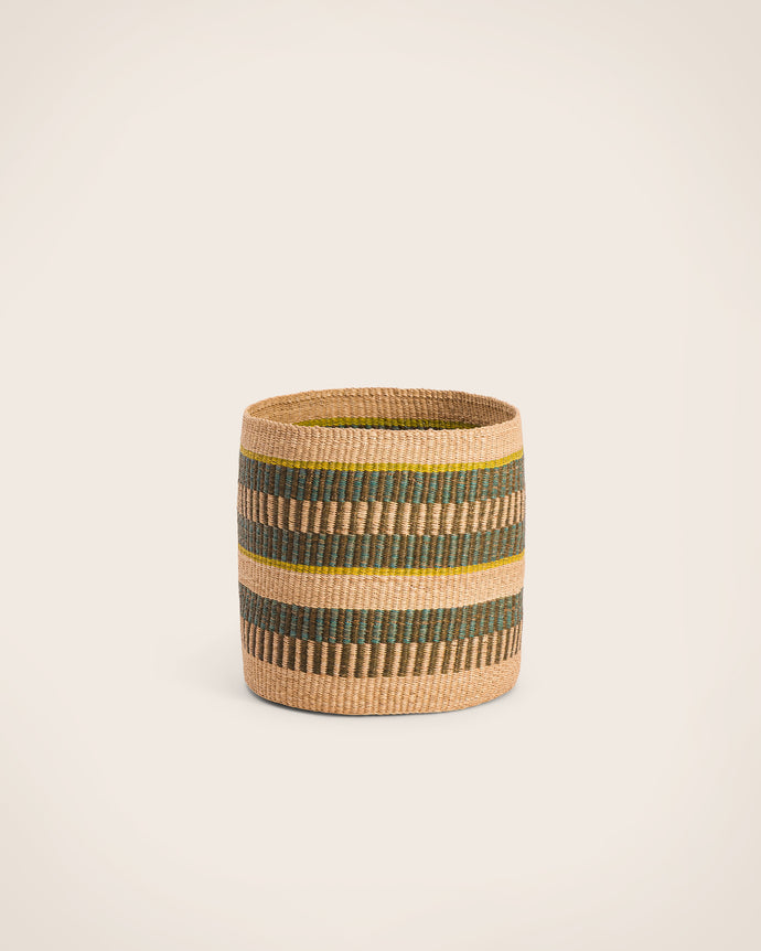 Petit panier en fibre végétale naturelle.