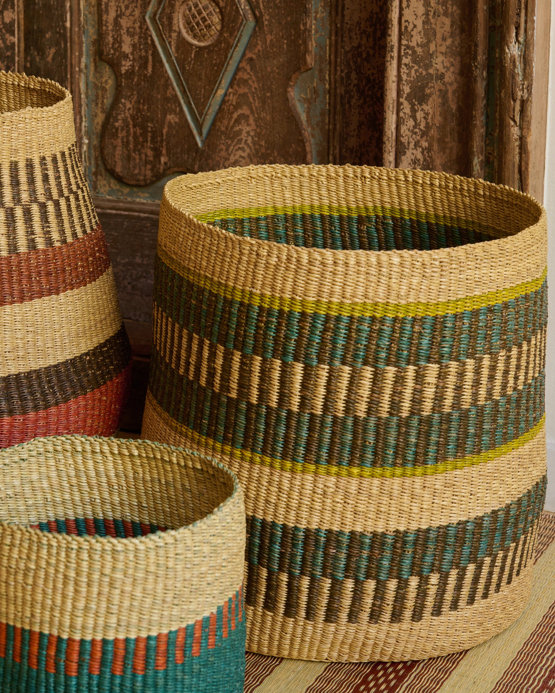 Panier moyen en fibre végétale naturelle.