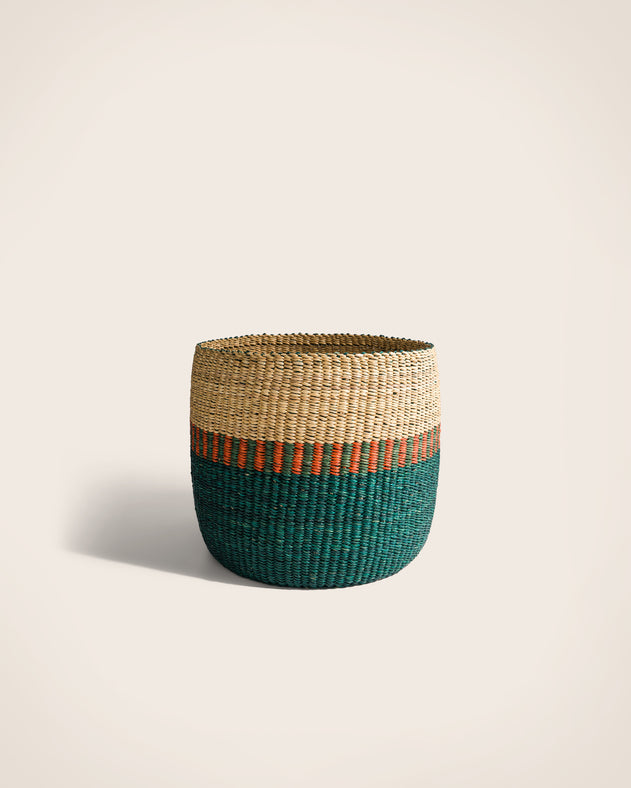 Petit panier en fibre végétale naturelle.