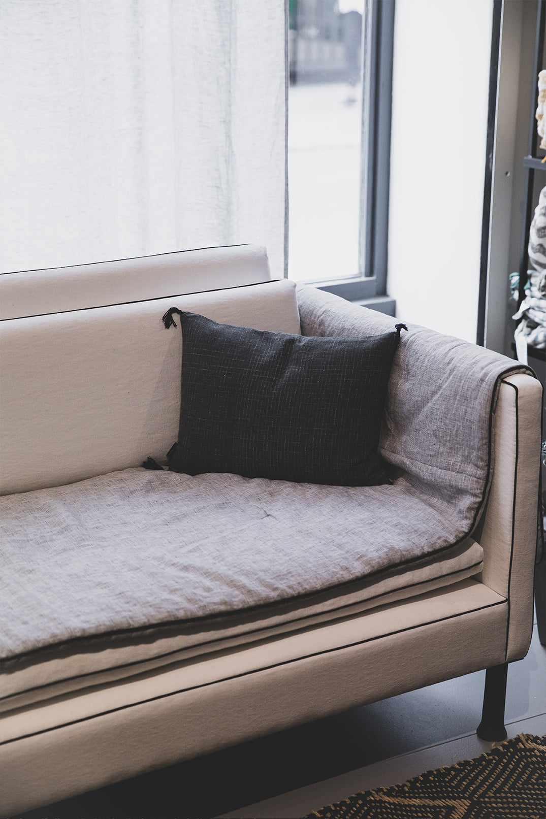 Canapé avec une couette