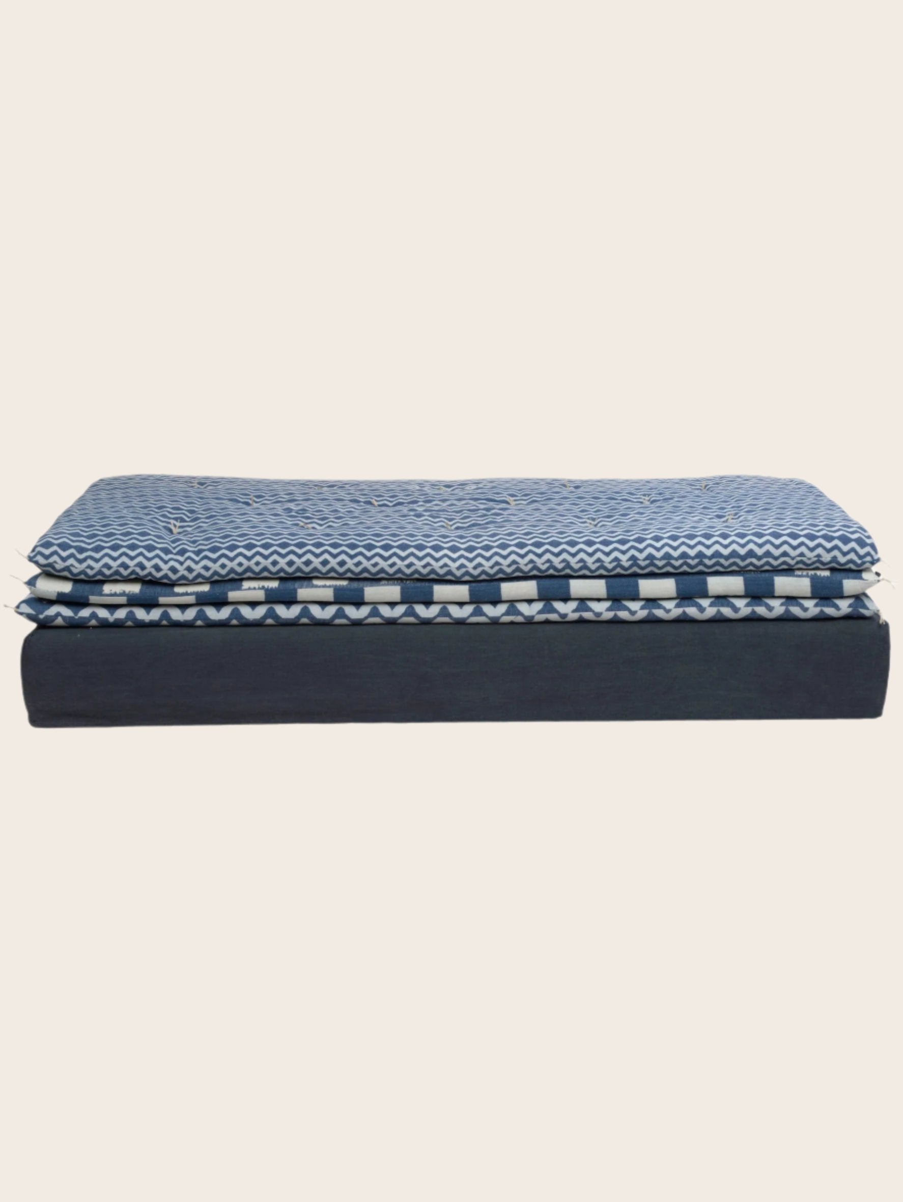 Divan bleue confortable avec ses 3 matelas