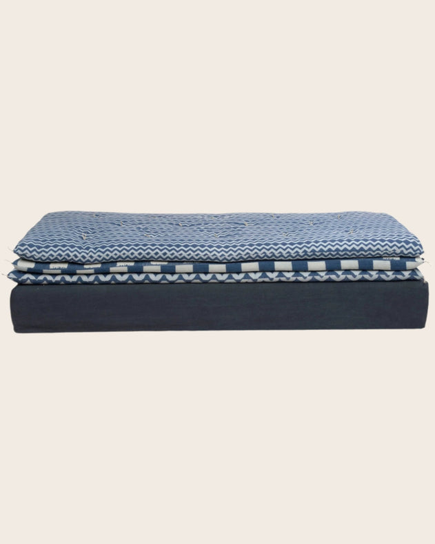 Divan bleue confortable avec ses 3 matelas