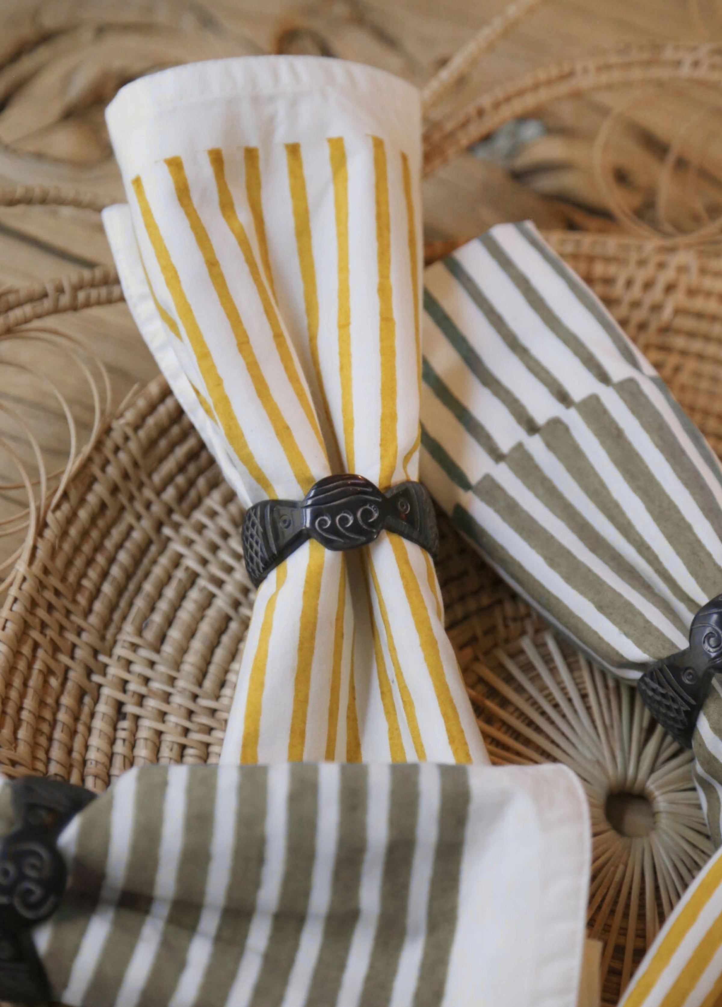 Set of 4 Aryo towels