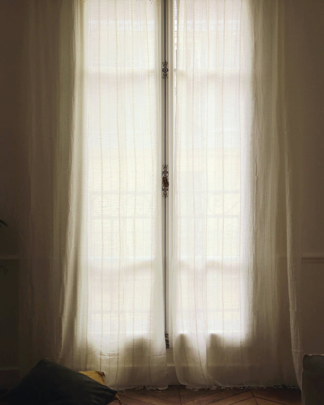 Rideau Voilage Jari qui laisse passer une lumière délicate et subtile