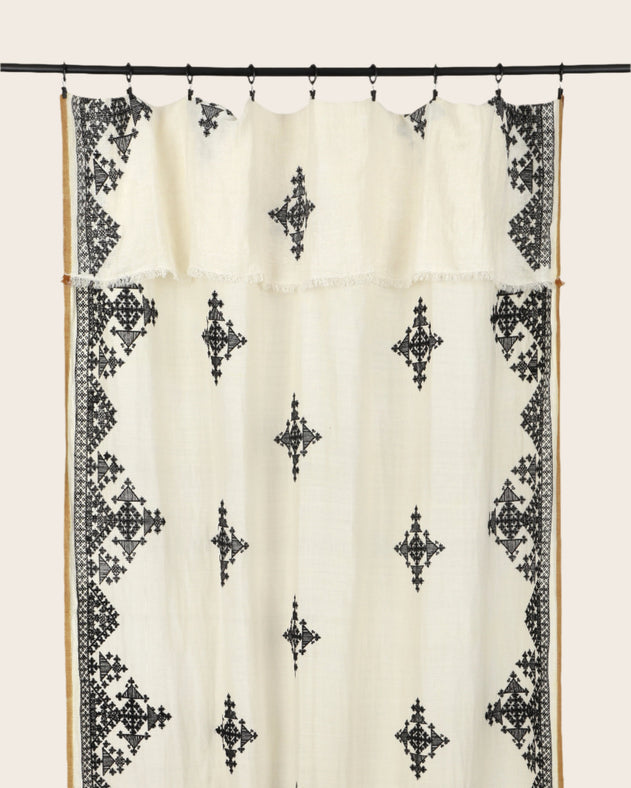 Rideau Dafi en coton, bambou et lin à motifs brodés noirs