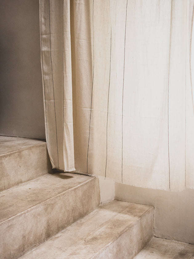 Rideau Lina couleur Charcoal en khadi de coton biologique