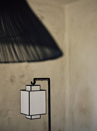 Luminaire : abat-jour blanc avec des contours noirs pour la chambre