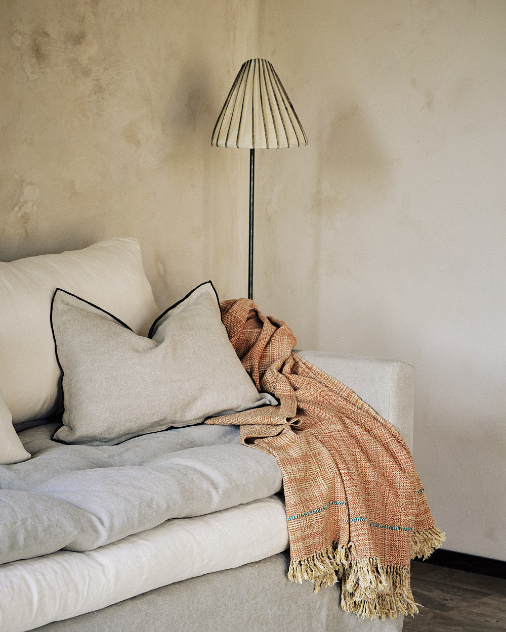 Luminaire : abat-jour de lampadaire noir et blanc pour le salon