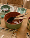 Ensemble de saladier Koterra en argile rouge et ses couverts à salade