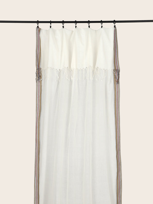Sivi Curtain