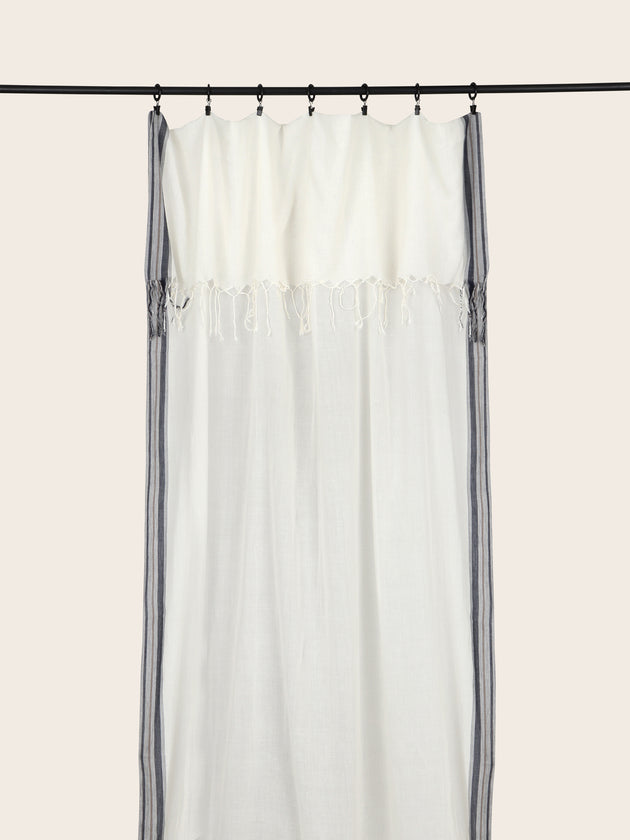 Sivi Curtain