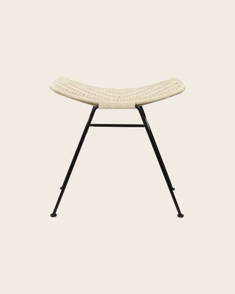 Tabouret Murgi losange en coton tressé couleur ivoire et sa structure en fer.