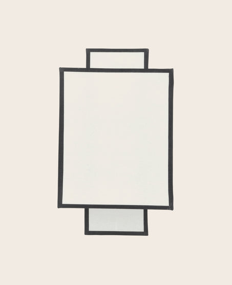 Applique murale en papier blanc avec des contours noirs