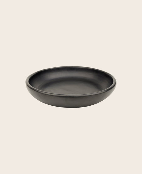 Plat rond Chamba noir en terre cuite