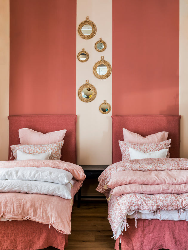 Courtepointe bout de lit en lin lavé Selena rose pour chambre