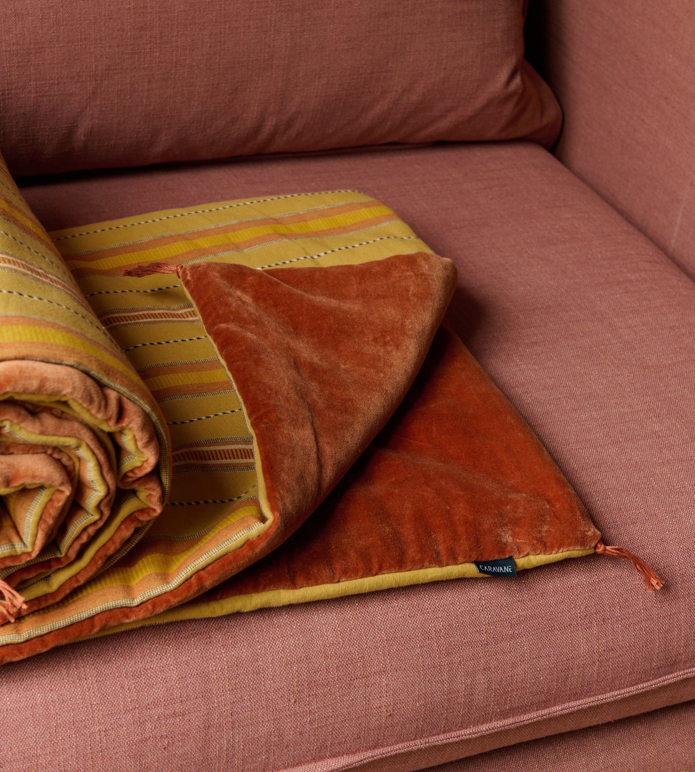 Sofa cover pour canapé en coton et velours lavé en couleur Sarrasin