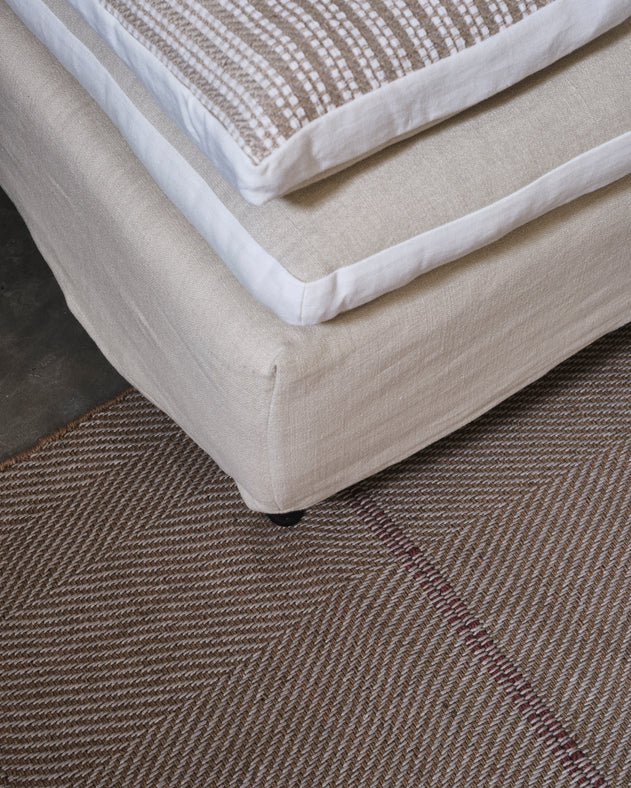 Sofa over confectionné dans du tissu Phylo en jute et Coton