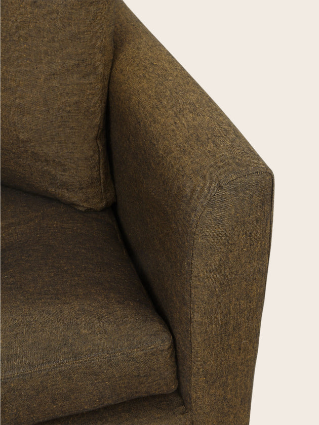 Zoom sur l'accoudoir du canapé