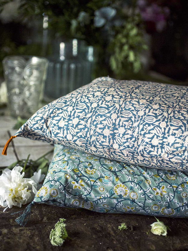 Housse de coussin Tulipan Cypres en coton imprimé au bloc