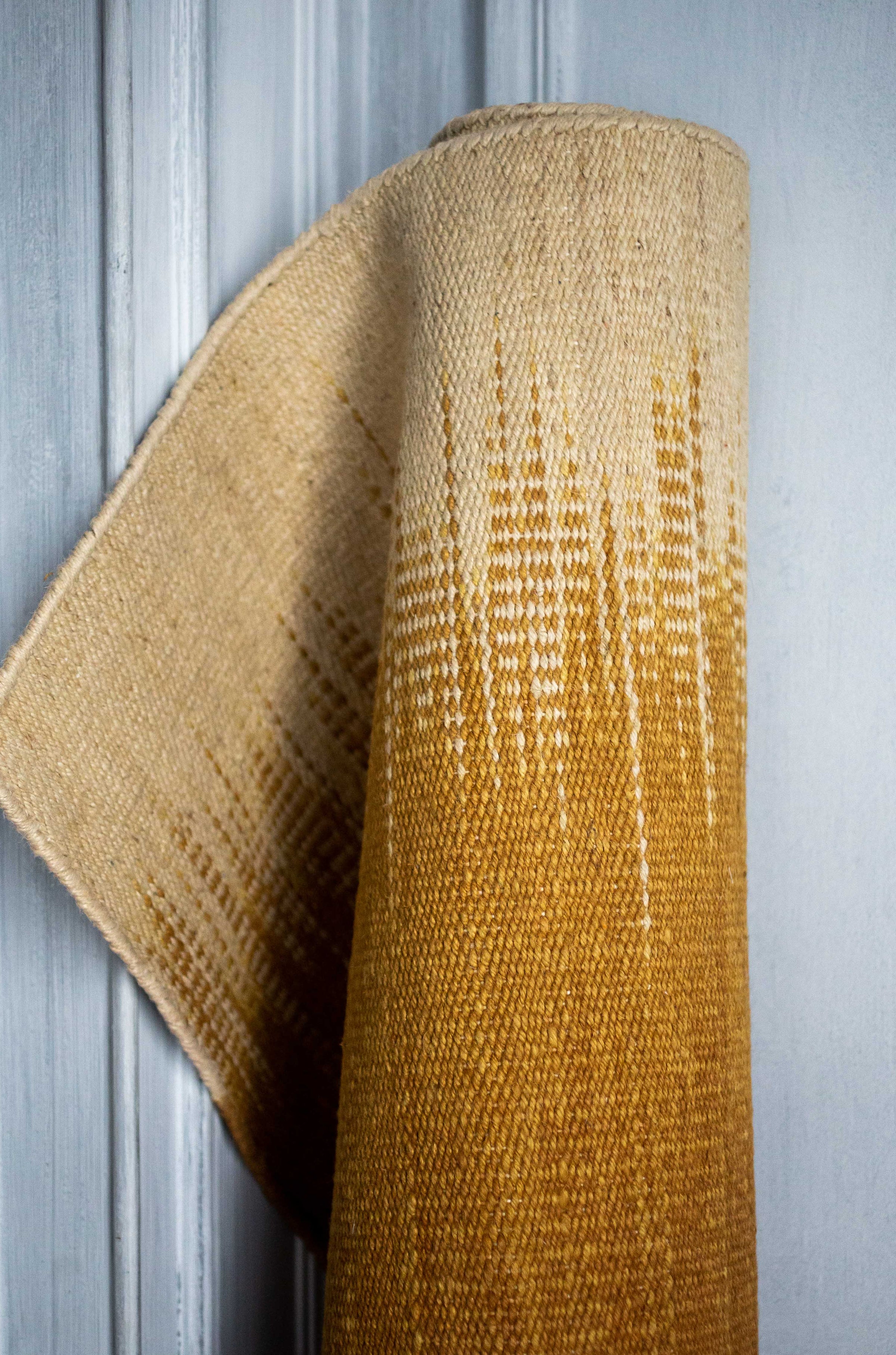 Tapis Adao en lin et jute couleur Mordore avec degradé de couleur