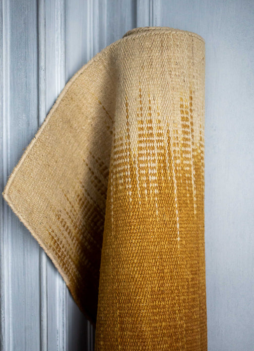 Tapis Adao en lin et jute couleur Mordore avec degradé de couleur