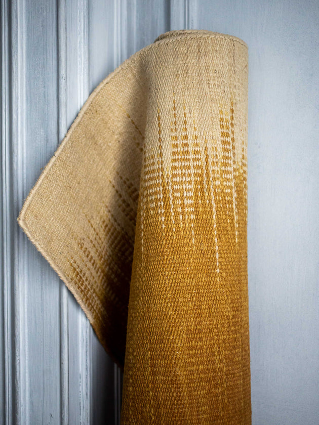 Tapis Adao en lin et jute couleur Mordore avec degradé de couleur