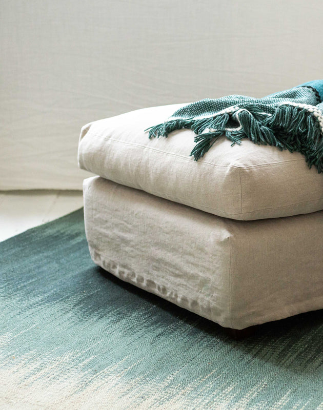 Tapis Adao en jute et lin tons bleu Lac 