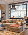 Tapis Lohdi en laine avec les tables basses Atoll en acier